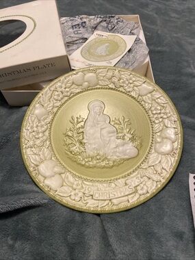 Lefton Pale Green & Cream Christmas Plate - Nativity Relief